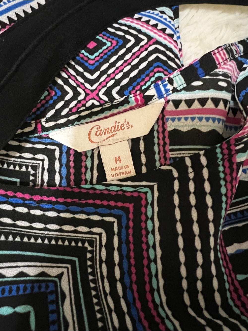 Sleeveless Camisole V-Neck Geometric Print Camisole - Medium -Career office - Picture 7 of 9